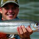 Ein glücklicher Angler mit einem grossen Fang